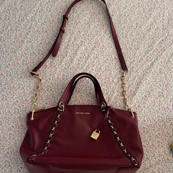 ☀️Michael Kors Burgundy Shoulder Bag with Gold Details☀️ - Picture 1 of 5